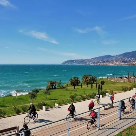 Dely' House Couette-café San Remo