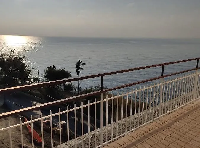 לינה וארוחת בוקר Dely' House