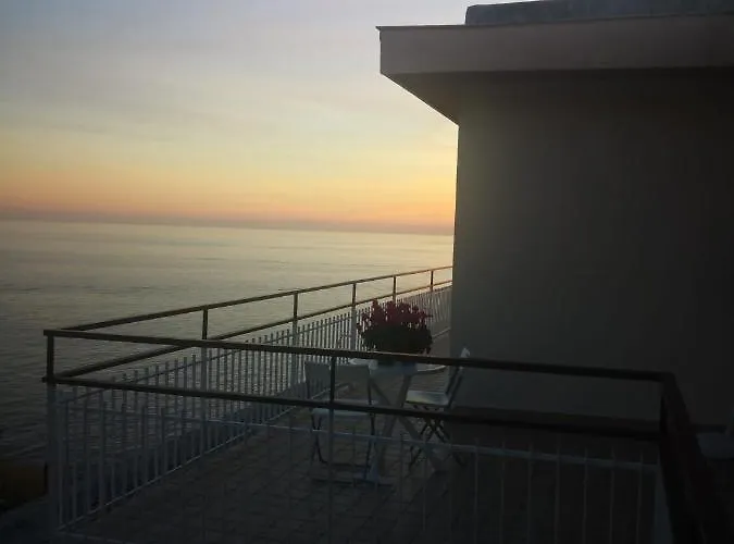 Dely' House Bed & Breakfast 4*